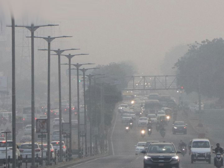 fog-in-ahmedabad-that-vehicle-lights-had-to-be-switched-on-Valsad-ValsadOnline